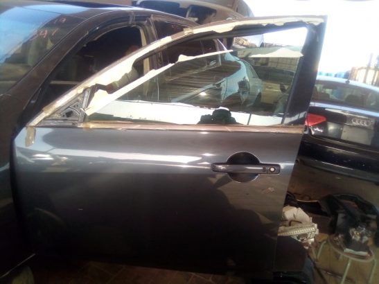 INFINITI G37 G25 SEDAN 2009 TO 2013 FRONT LEFT DOOR LHD COMPLETE OEM ( Genuine Used Infiniti Parts )