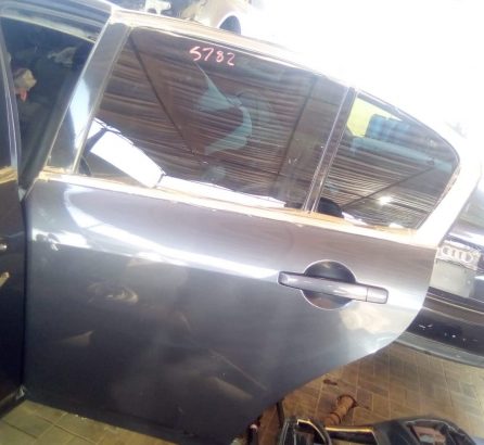 INFINITI G37 G25 SEDAN 2009 TO 2013 REAR LEFT DOOR LHD COMPLETE OEM ( Genuine Used Infiniti Parts )
