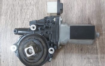 INFINITI G25 G37 POWER WINDOW MOTOR FRONT LEFT SIDE PART NO 80731EH100 OEM ( Genuine Used Infiniti Parts )