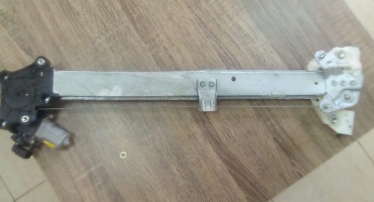 HONDA ACCORD 2018 LHD FRONT RIGHT DOOR WINDOW REGULATOR PART NO WR190-17 OEM ( Genuine Used HONDA Parts )