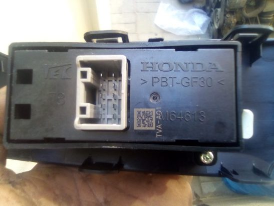 HONDA ACCORD 2018 2019 REAR RIGHT WINDOW SWITCH PART NO 35770-TVA-A01 OEM ( Genuine Used HONDA Parts )