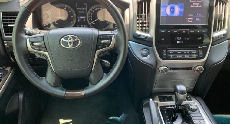 Toyota Land Cruiser V.XR **2018** / GCC Spec