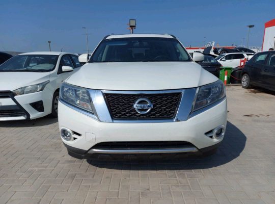 Nissan Pathfinder 2014 AED 45,000, Good condition, Full Option, US Spec, Navigation System, Fog Lights