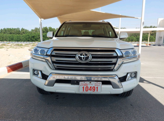 Toyota Land Cruiser 2016 AED 165,000, GCC Spec, Good condition, Full Option, Lady Use, Navigation System, Fog Lights, Negotiable,