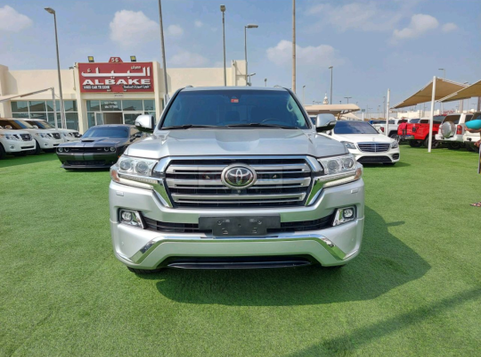 Toyota Land Cruiser 2017 AED 215,000, GCC Spec, Good condition, Warranty, Full Option, Sunroof, Lady Use, Navigation System,