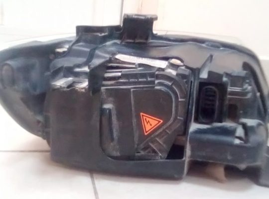AUDI Q7 2007 2008 2009 2010 LEFT HEADLIGHT XENON OEM PART NO 4L0941003B ( Genuine Used AUDI Parts )