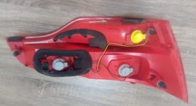 AUDI Q7 2007 2008 2009 REAR RIGHT & LEFT UPPER TAIL LIGHTS PART NOS 4L0945094A & 4L0945093A ( Genuine Used AUDI Parts )