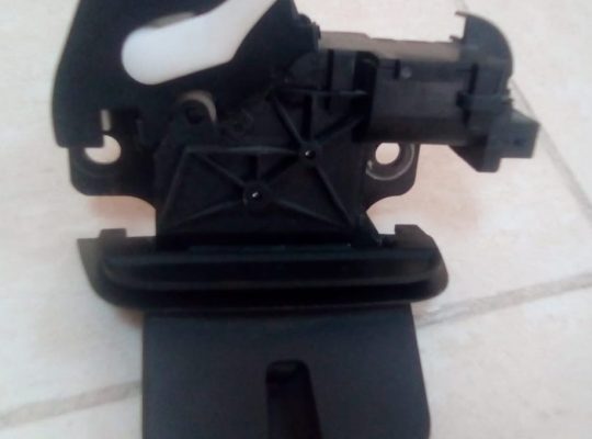 AUDI Q7 2006 2007 2008 2009 BOOTLID TAILGATE REAR LOCK MECHANISM OEM PART NO 8P4827505B ( Genuine Used AUDI Parts )