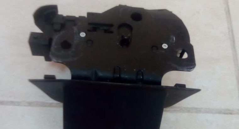 AUDI Q7 2006 2007 2008 2009 BOOTLID TAILGATE REAR LOCK MECHANISM OEM PART NO 8P4827505B ( Genuine Used AUDI Parts )