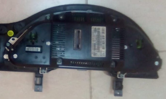 AUDI Q7 2006 2007 2008 2009 INSTRUMENT CLUSTER SPEEDOMETER OEM PART NO 4L0920930J ( Genuine Used AUDI Parts )