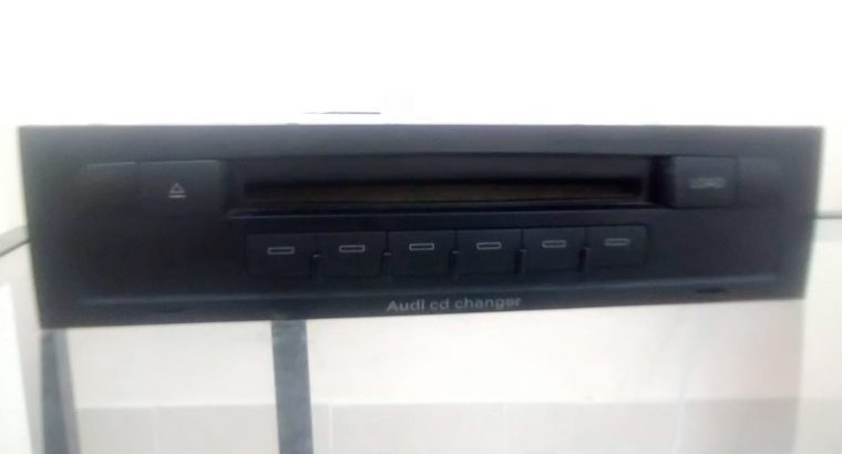 AUDI Q7 2007 2008 2009 MMI 6 CD MULTI CHANGER OEM PART NO 4L0910111A ( Genuine Used AUDI Parts )