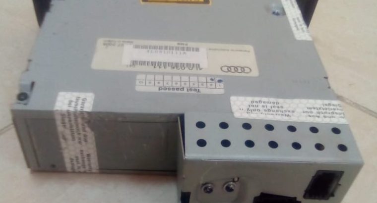 AUDI Q7 2007 2008 2009 MMI 6 CD MULTI CHANGER OEM PART NO 4L0910111A ( Genuine Used AUDI Parts )