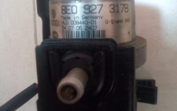 AUDI Q7 BRAKE BOOSTER ELECTRIC VACUUM PUMP OEM PART NO 8E0927317B ( Genuine Used AUDI Parts )