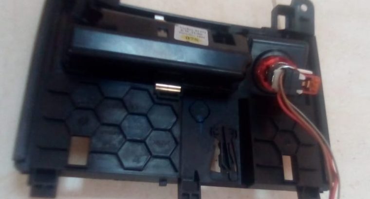 AUDI Q7 2007 TO 2014 FRONT ASHTRAY WITH CIGARETTE LIGHTER PART NO 4L0857951 ( Genuine Used AUDI Parts )