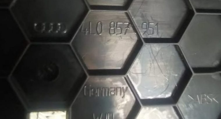 AUDI Q7 2007 TO 2014 FRONT ASHTRAY WITH CIGARETTE LIGHTER PART NO 4L0857951 ( Genuine Used AUDI Parts )