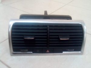 AUDI Q7 2006 TO 2009 Dashboard Center Air Vents OEM PART NO 4L0820951P ( Genuine Used AUDI Parts )