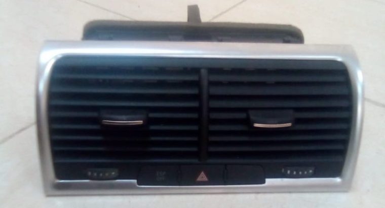 AUDI Q7 2006 TO 2009 Dashboard Center Air Vents OEM PART NO 4L0820951P ( Genuine Used AUDI Parts )