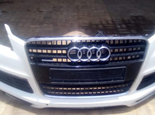 Audi Q7 2006 2007 2008 2009 Genuine S Line Front Bumper OEM PART NO 4L0807437D ( Genuine Used AUDI Parts )