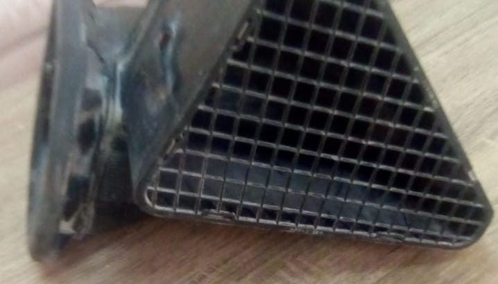 AUDI Q7 VW TOUAREG 2009 2008 2007 INTAKE DUCT OEM PART NO 7L0819049 ( Genuine Used AUDI Parts )