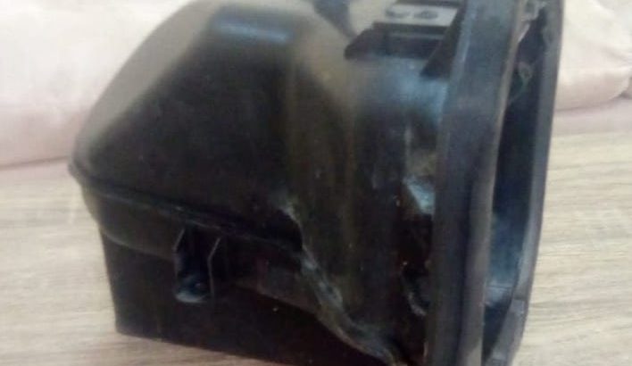 AUDI Q7 VW TOUAREG 2009 2008 2007 INTAKE DUCT OEM PART NO 7L0819049 ( Genuine Used AUDI Parts )