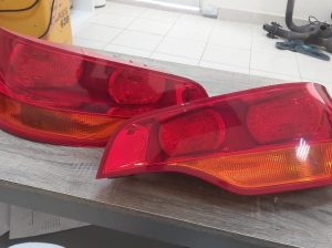AUDI Q7 2007 2008 2009 REAR RIGHT & LEFT UPPER TAIL LIGHTS PART NOS 4L0945094A & 4L0945093A ( Genuine Used AUDI Parts )