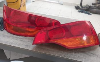 AUDI Q7 2007 2008 2009 REAR RIGHT & LEFT UPPER TAIL LIGHTS PART NOS 4L0945094A & 4L0945093A ( Genuine Used AUDI Parts )