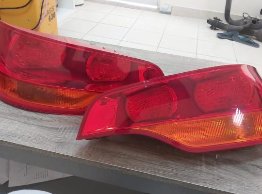 AUDI Q7 2007 2008 2009 REAR RIGHT & LEFT UPPER TAIL LIGHTS PART NOS 4L0945094A & 4L0945093A ( Genuine Used AUDI Parts )