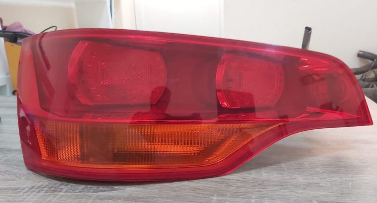 AUDI Q7 2007 2008 2009 REAR RIGHT & LEFT UPPER TAIL LIGHTS PART NOS 4L0945094A & 4L0945093A ( Genuine Used AUDI Parts )