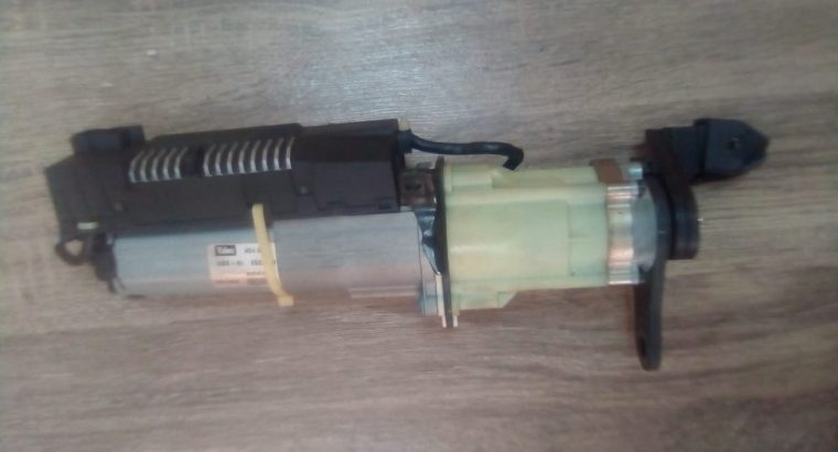 AUDI Q7 2007 TO 2014 REAR ELECTRIC TAILGATE MOTORS RIGHT AND LEFT PART NO 4L0910945 & 4L0910946 ( Genuine Used AUDI Parts )