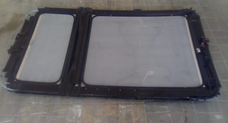 AUDI Q7 2007 TO 2015 COMPLETE PANORAMIC SUNROOF ASSEMBLY WITH MOTORS PART NOS 4L0877041E & 4L0959591 ( Audi Used Parts Dealers )