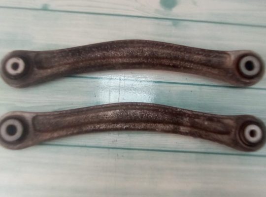 AUDI Q7 2007 REAR UPPER CONTROL ARMS RIGHT AND LEFT PART NO 7L0505376A & 7L0505375A ( Genuine Used AUDI Parts )