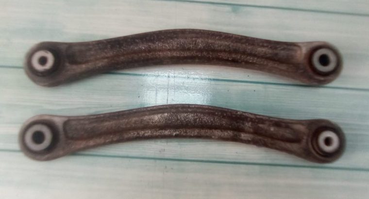 AUDI Q7 2007 REAR UPPER CONTROL ARMS RIGHT AND LEFT PART NO 7L0505376A & 7L0505375A ( Genuine Used AUDI Parts )