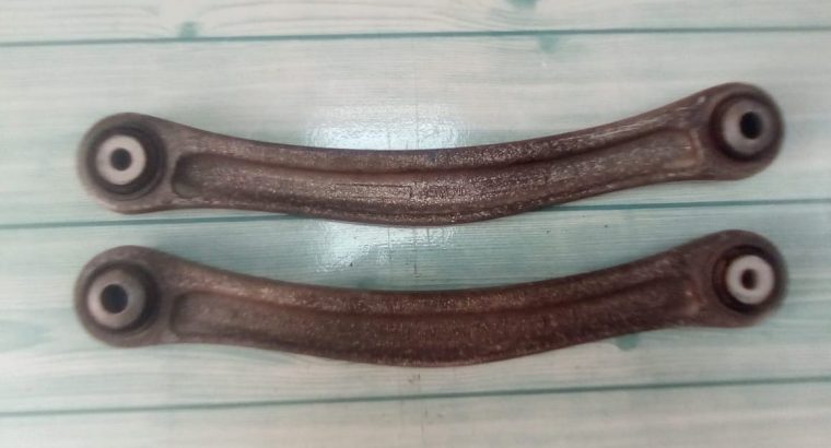 AUDI Q7 2007 REAR UPPER CONTROL ARMS RIGHT AND LEFT PART NO 7L0505376A & 7L0505375A ( Genuine Used AUDI Parts )