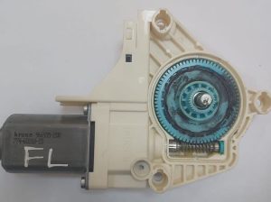 Audi A1 A4 A6 Q3 Q5 Touareg FRONT LEFT Door Window Motor Part No 8K0959801A ( Genuine Used AUDI Parts )