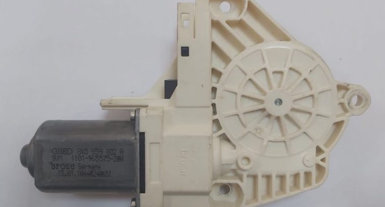 Audi A1 A4 A6 Q3 Q5 Touareg Front Right Door Window Motor Part No 8K0959802A ( Genuine Used AUDI Parts )
