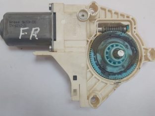 Audi A1 A4 A6 Q3 Q5 Touareg Front Right Door Window Motor Part No 8K0959802A ( Genuine Used AUDI Parts )