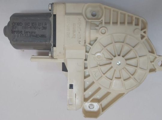 Audi A1 A4 A6 Q3 Q5 Touareg BACK LEFT Door Window Motor Part No 8K0959811A ( Genuine Used AUDI Parts )