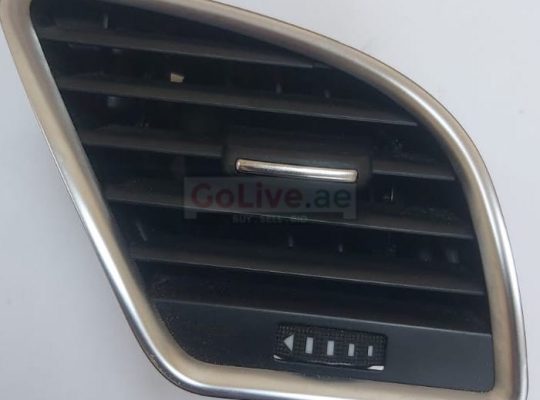 Audi A 4 A5 air ventilation dashboard right side passenger PART NO 8T1820902B ( Genuine Used AUDI Parts )