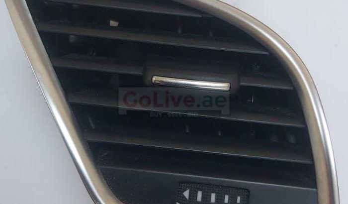 Audi A 4 A5 air ventilation dashboard right side passenger PART NO 8T1820902B ( Genuine Used AUDI Parts )
