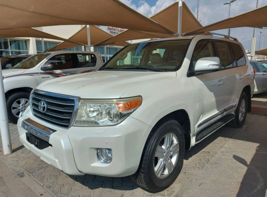 Toyota Land Cruiser 2013 AED 102,000, GCC Spec, Good condition, Full Option, Sunroof, Navigation System, Fog Lights, Negotiable