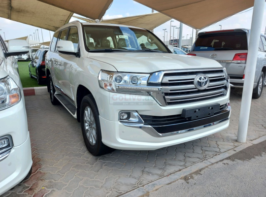 Toyota Land Cruiser 2019 AED 178,000, GCC Spec, Good condition, Full Option, Sunroof, Navigation System, Fog Lights, Negotiable