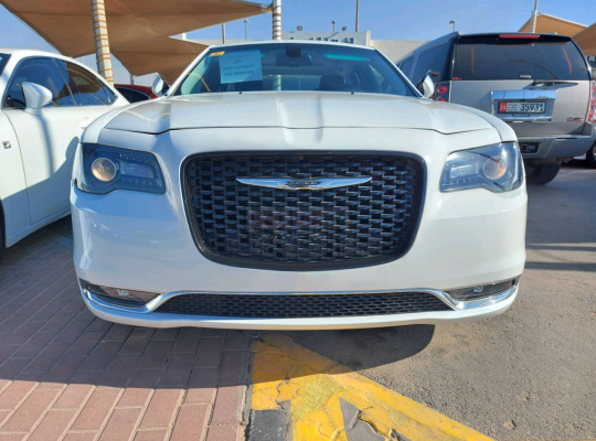Chrysler 300M/300C 2016 AED 47,000, Full Option, US Spec, Fog Lights, Negotiable