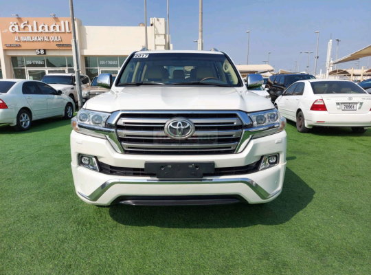 Toyota Land Cruiser 2017 AED 175,000, GCC Spec, Good condition, Full Option, Sunroof, Fog Lights, Negotiable