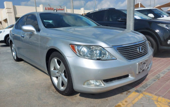 Lexus LS-Series 2008 AED 25,000, Good condition, Full Option, US Spec, Sunroof, Navigation System, Fog Lights, Negotiable