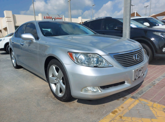 Lexus LS-Series 2008 AED 25,000, Good condition, Full Option, US Spec, Sunroof, Navigation System, Fog Lights, Negotiable
