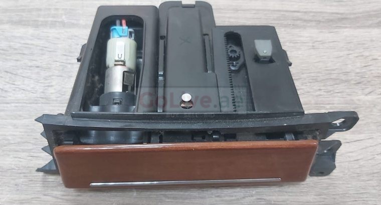 CADILLAC 2005 TO 2009 STS FRONT CENTER LOWER DASH ASH TRAY WOODGRAIN ( Genuine Used CADILLAC Parts )