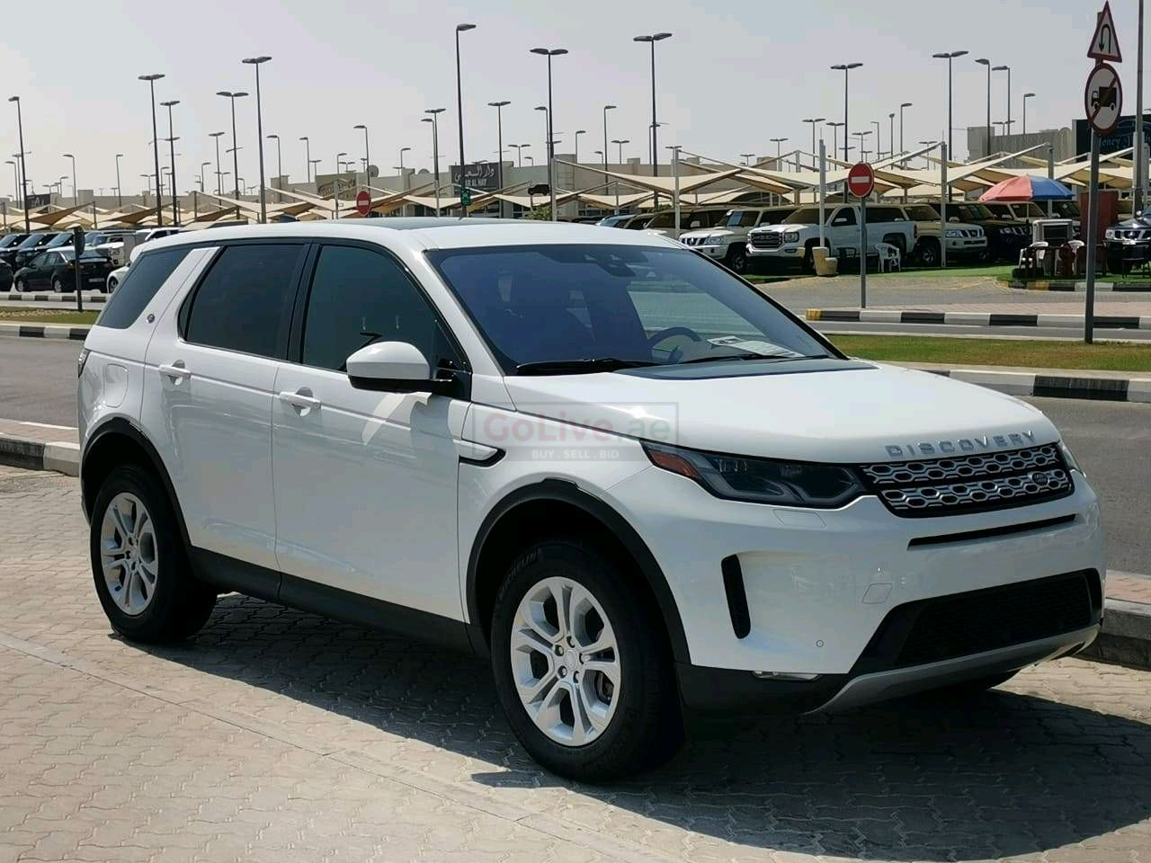 Land Rover Discovery 2020 AED 140,000, Good condition, Warranty, Full Option, Sunroof, Fog Lights