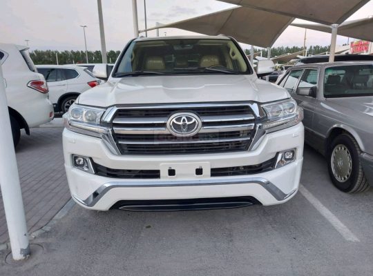 Toyota Land Cruiser 2016 AED 155,000, GCC Spec, Good condition, Full Option, Sunroof, Fog Lights, Negotiable
