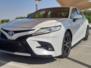 Toyota Camry 2020 AED 99,000, GCC Spec, Good condition, Full Option, Sunroof, Navigation System, Fog Lights, Full Service Report