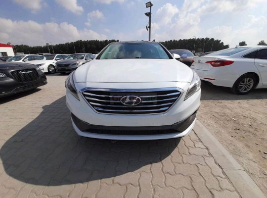 Hyundai Santa Fe 2015 AED 31,000, Full Option, US Spec